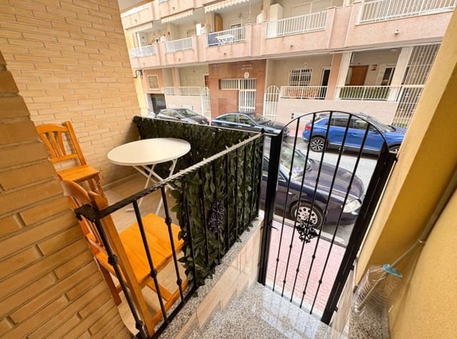 3 slaapkamer Appartement te huur in Las Piscinas Naturales, Torrevieja - € 1.000 (Ref: 8998584)