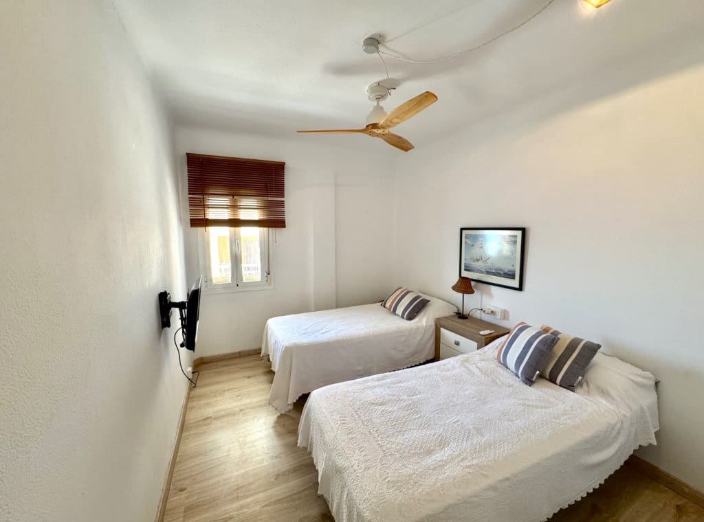 3 soveværelse Lejlighed til leje i Torrevieja med swimmingpool - € 1.650 (Ref: 8998586)