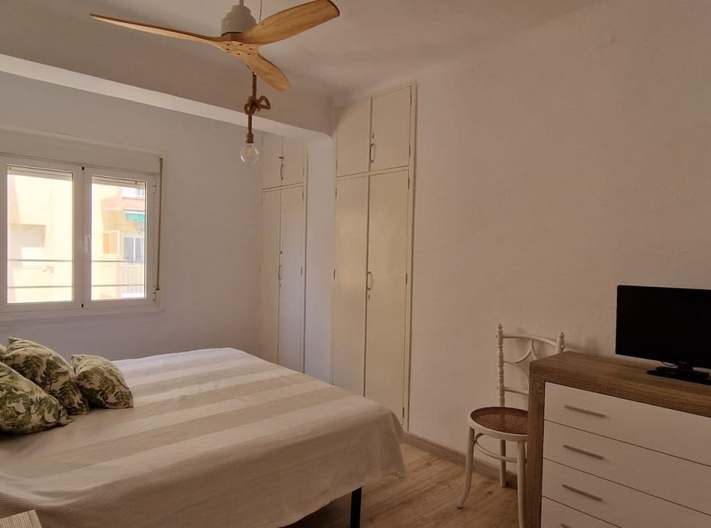 3 soveværelse Lejlighed til leje i Torrevieja med swimmingpool - € 1.650 (Ref: 8998586)