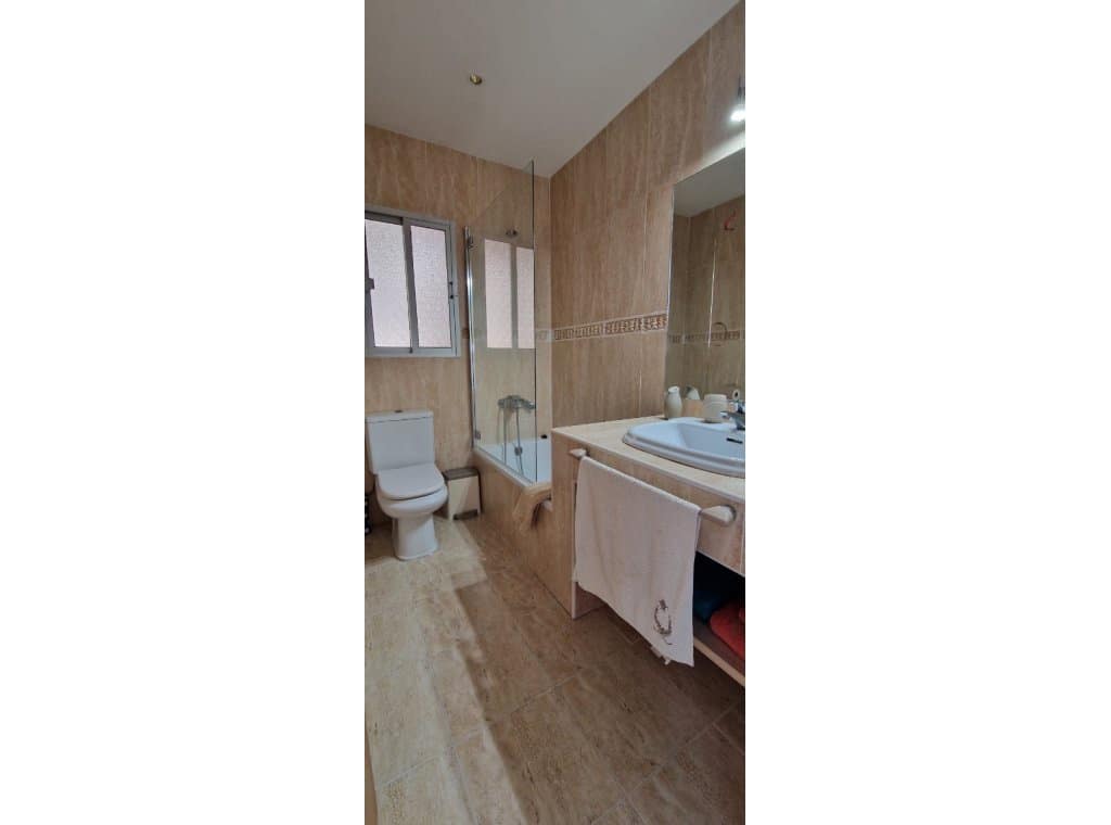 3 soveværelse Lejlighed til leje i Torrevieja med swimmingpool - € 1.650 (Ref: 8998586)