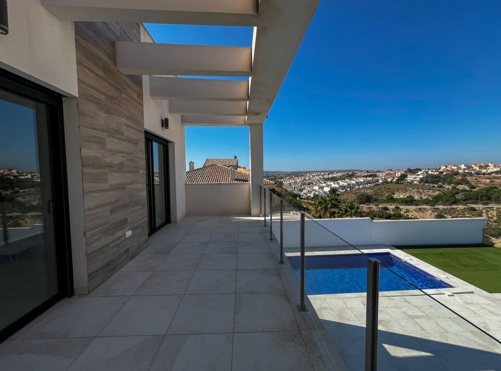 3 bedroom Villa for rent in San Fulgencio with pool garage - € 2,500 (Ref: 9000840)