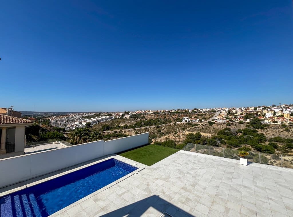 3 bedroom Villa for rent in San Fulgencio with pool garage - € 2,500 (Ref: 9000840)