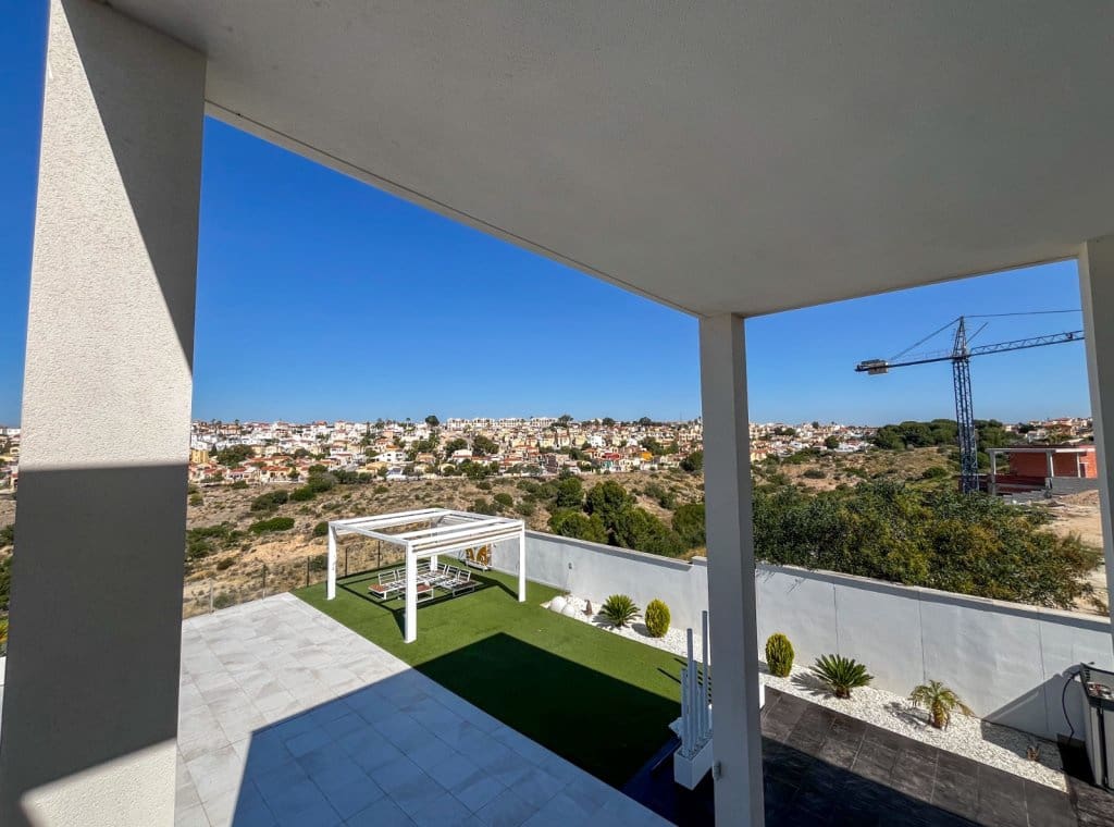 3 bedroom Villa for rent in San Fulgencio with pool garage - € 2,500 (Ref: 9000840)