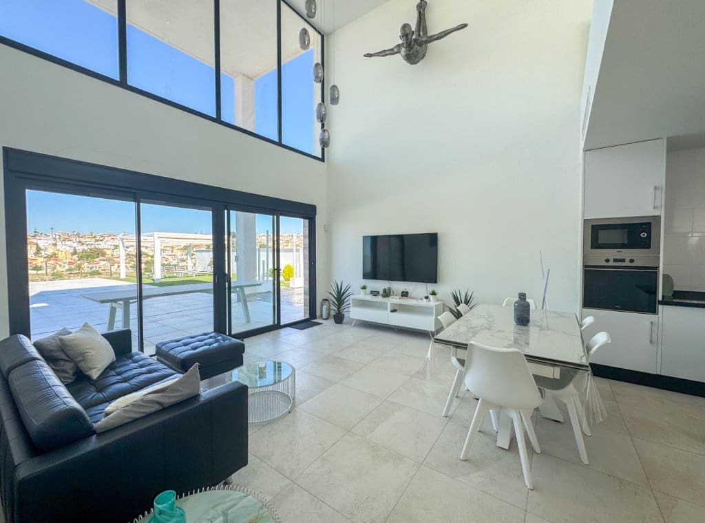 3 bedroom Villa for rent in San Fulgencio with pool garage - € 2,500 (Ref: 9000840)