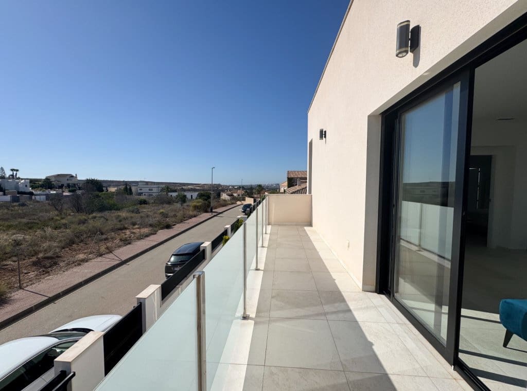 3 bedroom Villa for rent in San Fulgencio with pool garage - € 2,500 (Ref: 9000840)