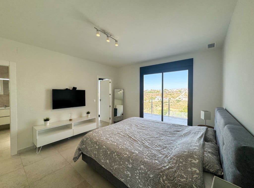 3 bedroom Villa for rent in San Fulgencio with pool garage - € 2,500 (Ref: 9000840)