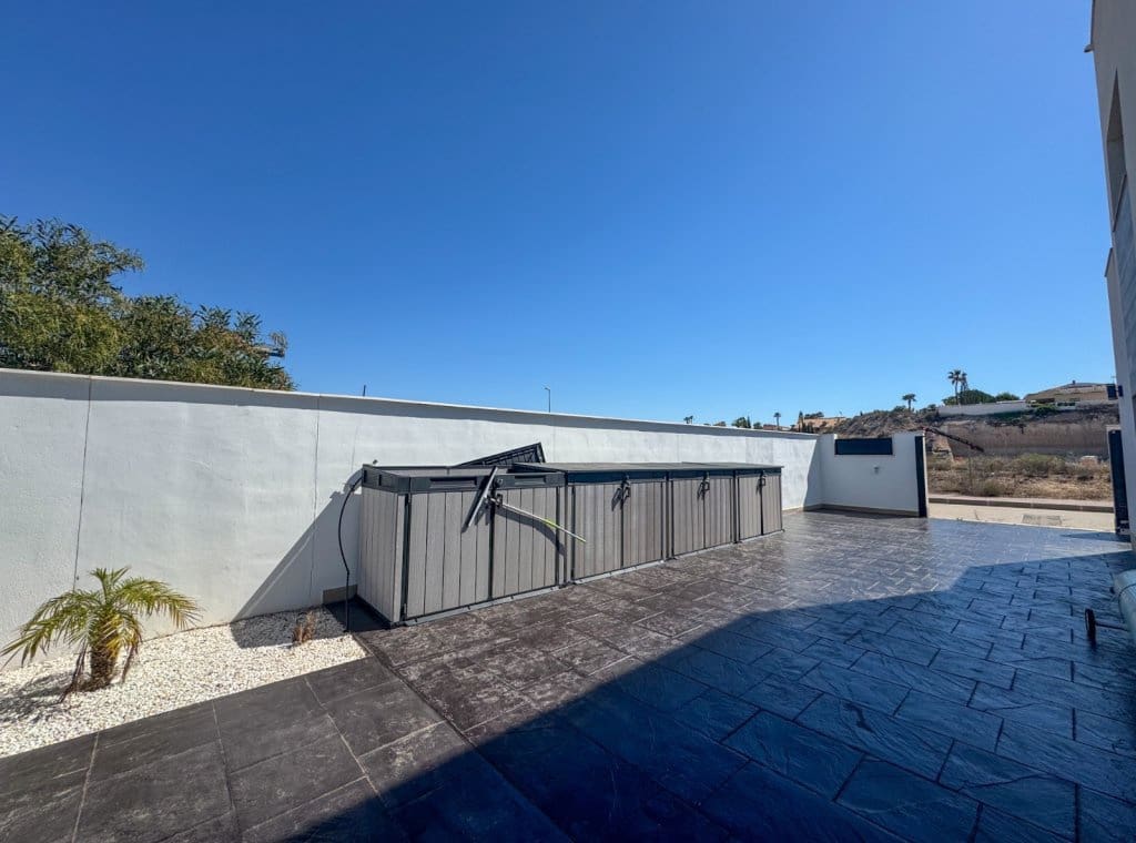 3 bedroom Villa for rent in San Fulgencio with pool garage - € 2,500 (Ref: 9000840)