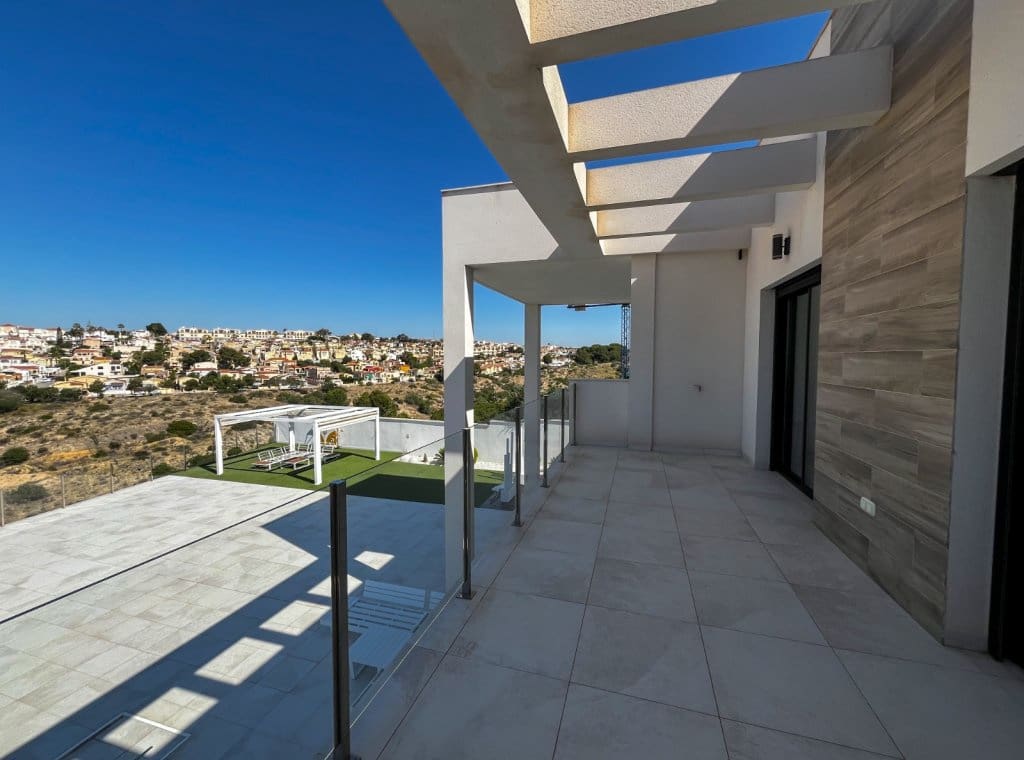 3 bedroom Villa for rent in San Fulgencio with pool garage - € 2,500 (Ref: 9000840)