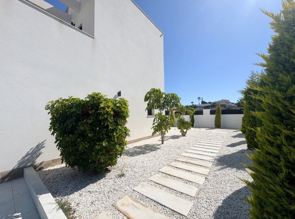 3 bedroom Villa for rent in San Fulgencio with pool garage - € 2,500 (Ref: 9000840)