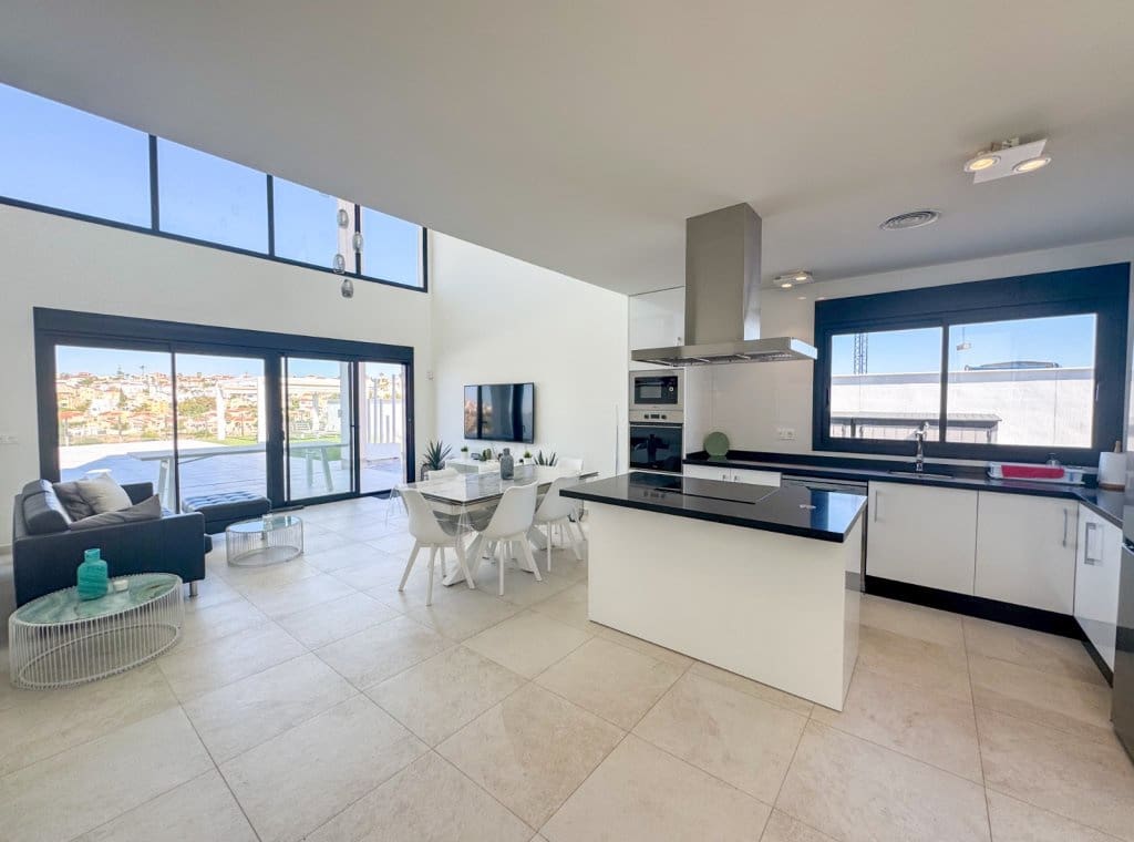 3 bedroom Villa for rent in San Fulgencio with pool garage - € 2,500 (Ref: 9000840)