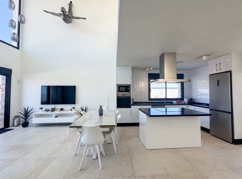 3 bedroom Villa for rent in San Fulgencio with pool garage - € 2,500 (Ref: 9000840)