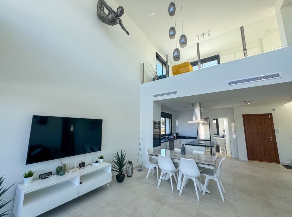 3 bedroom Villa for rent in San Fulgencio with pool garage - € 2,500 (Ref: 9000840)