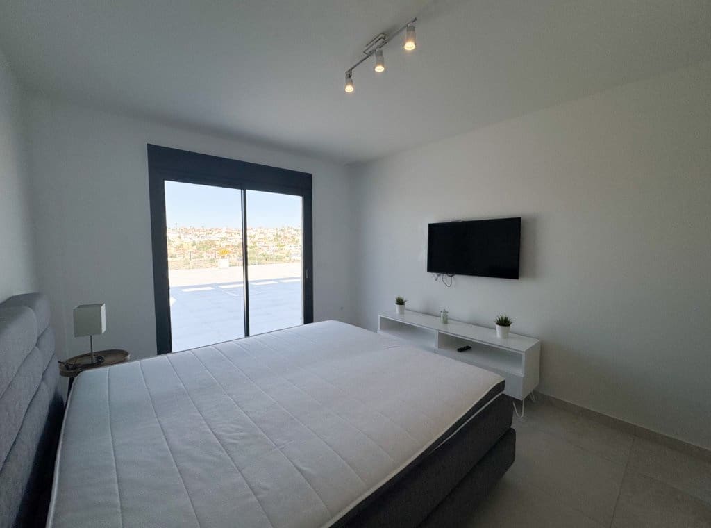 3 bedroom Villa for rent in San Fulgencio with pool garage - € 2,500 (Ref: 9000840)