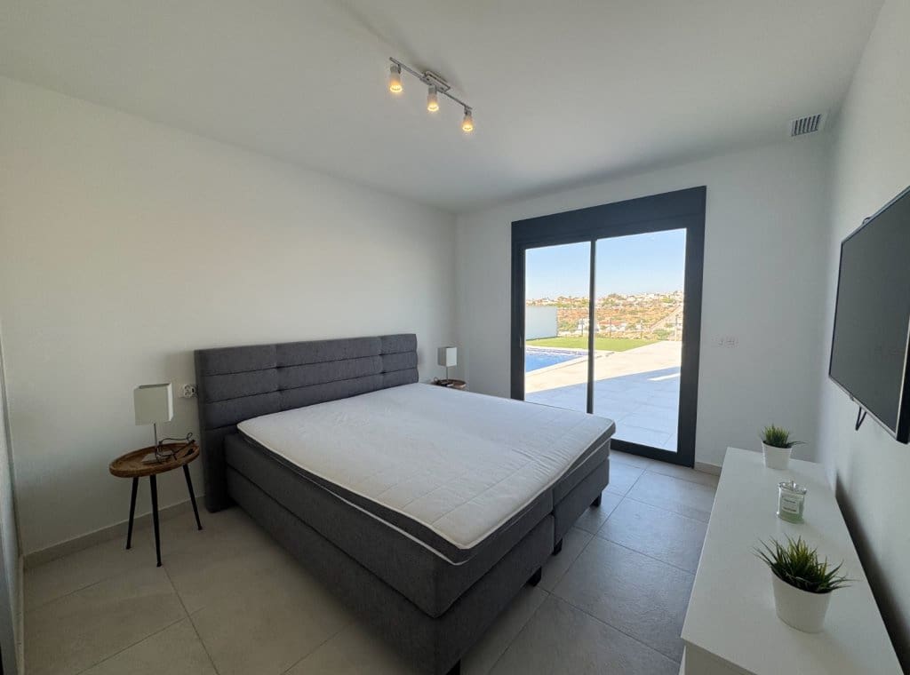 3 bedroom Villa for rent in San Fulgencio with pool garage - € 2,500 (Ref: 9000840)