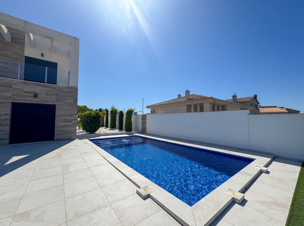 3 bedroom Villa for sale in San Fulgencio with pool garage - € 885,000 (Ref: 9002722)