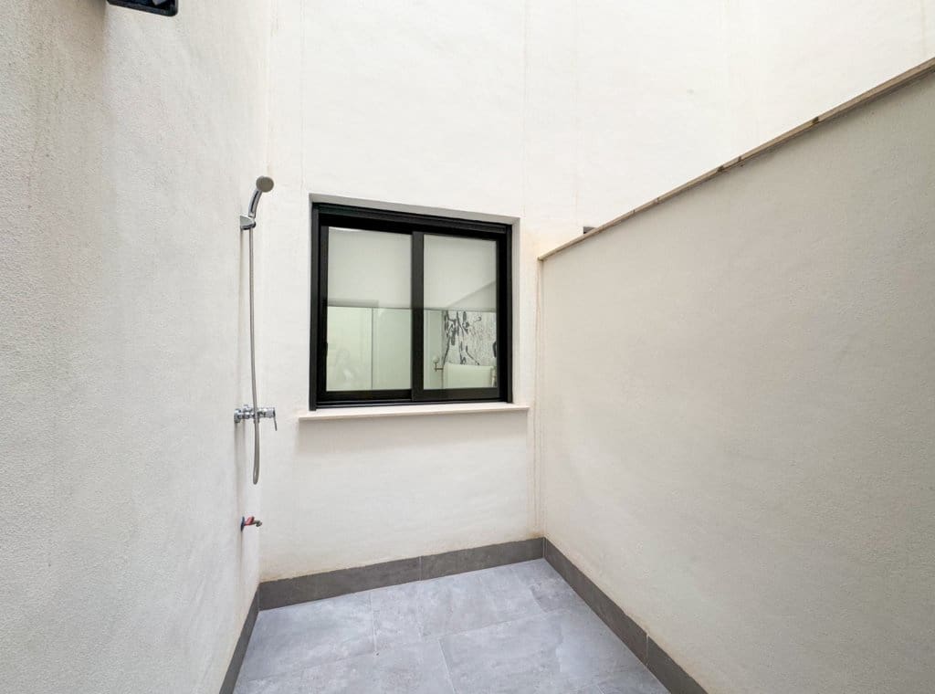 2 bedroom Apartment for rent in Torrevieja with pool garage - € 1,200 (Ref: 9016400)