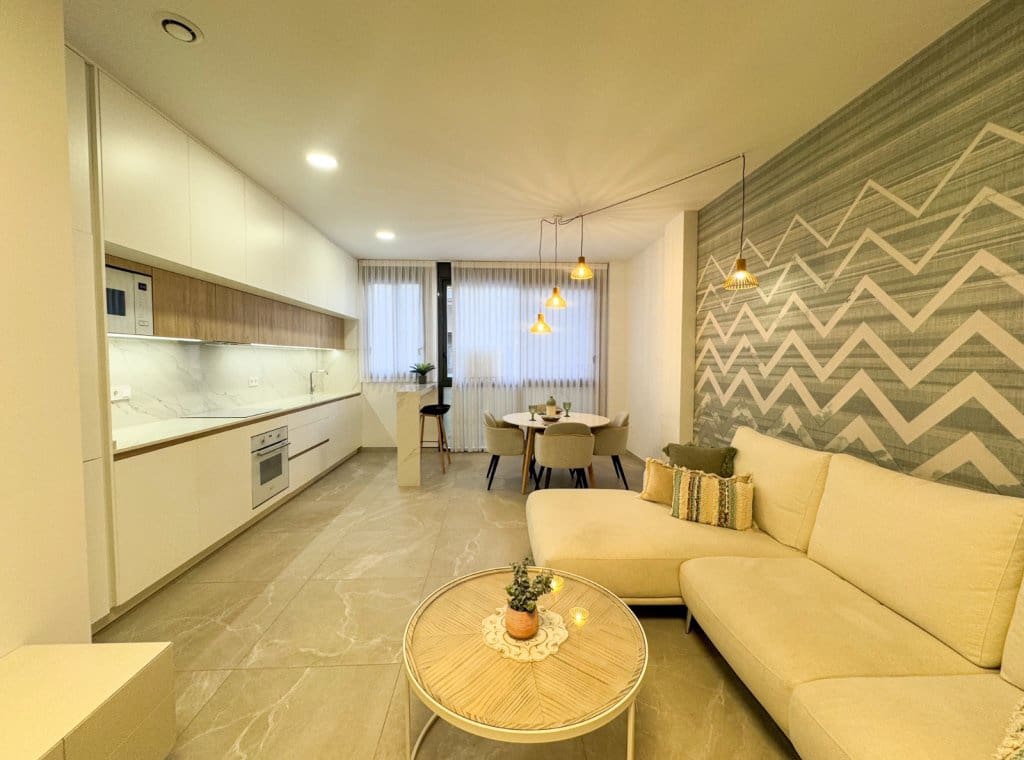 2 bedroom Apartment for rent in Torrevieja with pool garage - € 1,200 (Ref: 9016400)