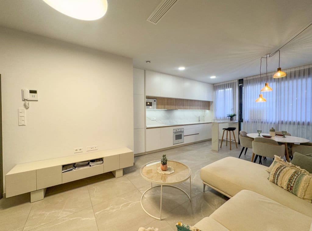 2 bedroom Apartment for rent in Torrevieja with pool garage - € 1,200 (Ref: 9016400)