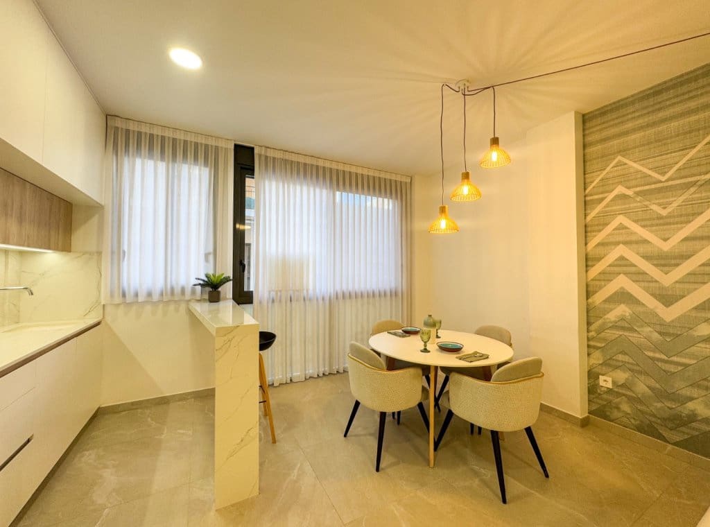 2 bedroom Apartment for rent in Torrevieja with pool garage - € 1,200 (Ref: 9016400)