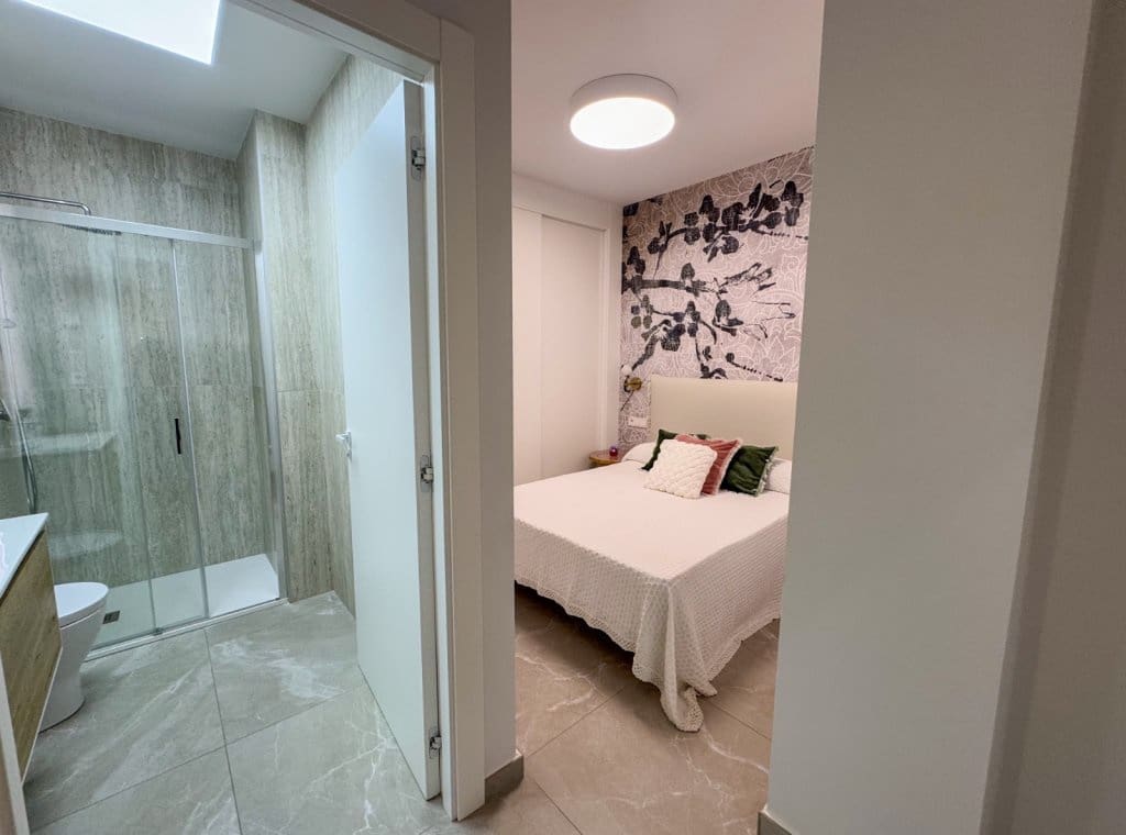 2 bedroom Apartment for rent in Torrevieja with pool garage - € 1,200 (Ref: 9016400)