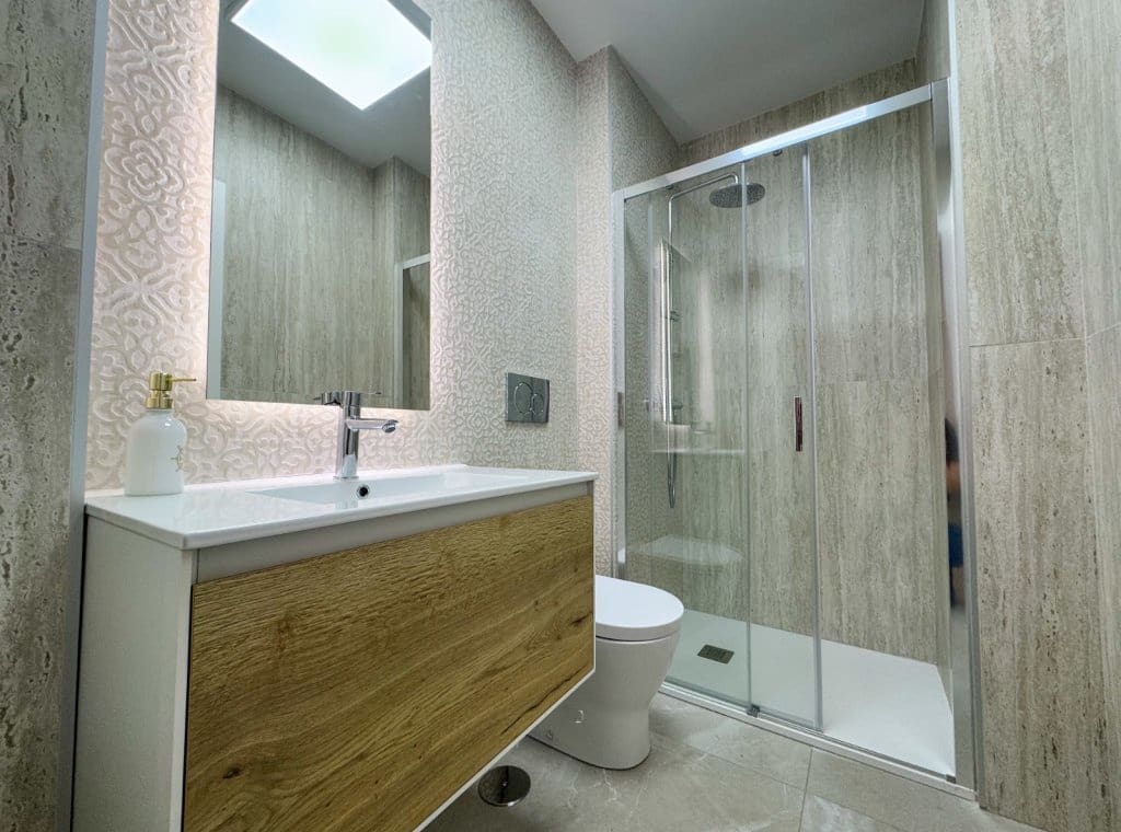 2 bedroom Apartment for rent in Torrevieja with pool garage - € 1,200 (Ref: 9016400)