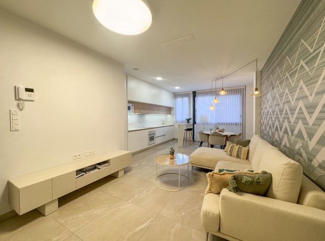 2 bedroom Apartment for rent in Las Piscinas Naturales, Torrevieja with pool garage - € 1,200 (Ref: 9016400)