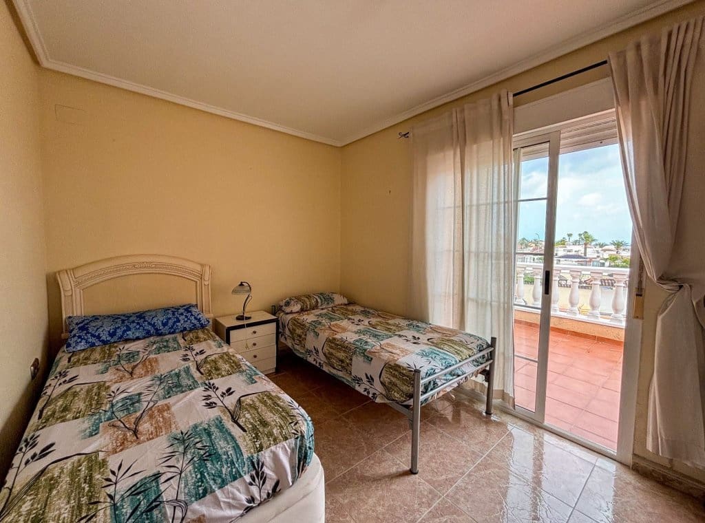 5 bedroom Villa for rent in Ciudad Quesada with pool - € 1,700 (Ref: 9041874)