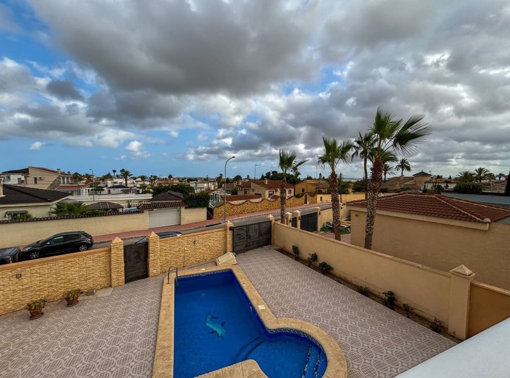 5 bedroom Villa for rent in Ciudad Quesada with pool - € 1,700 (Ref: 9041874)