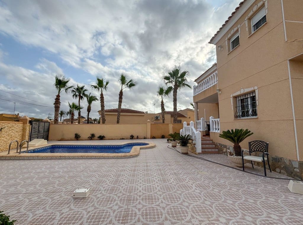 5 bedroom Villa for rent in Ciudad Quesada with pool - € 1,700 (Ref: 9041874)