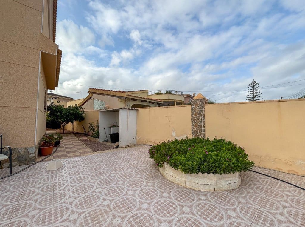 5 bedroom Villa for rent in Ciudad Quesada with pool - € 1,700 (Ref: 9041874)