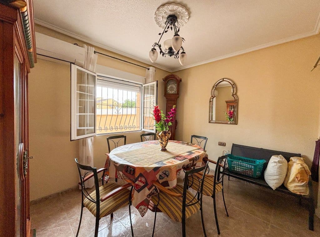 5 bedroom Villa for rent in Ciudad Quesada with pool - € 1,700 (Ref: 9041874)