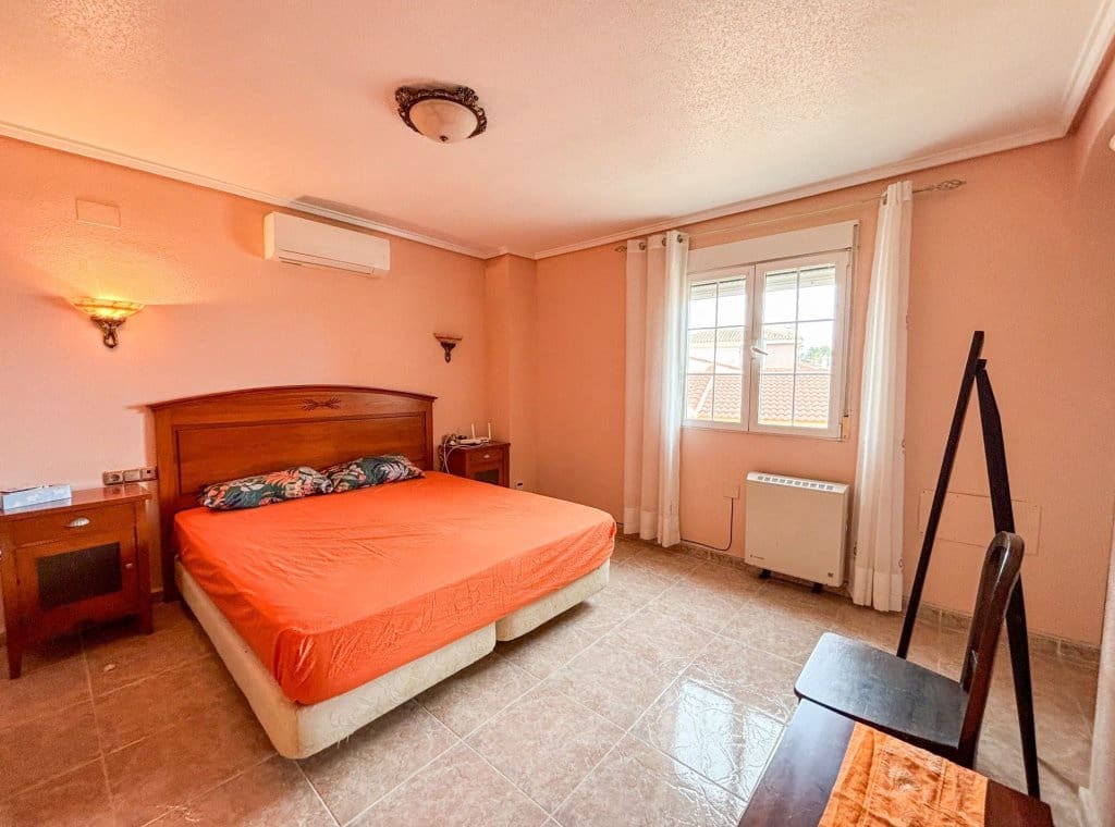 5 bedroom Villa for rent in Ciudad Quesada with pool - € 1,700 (Ref: 9041874)