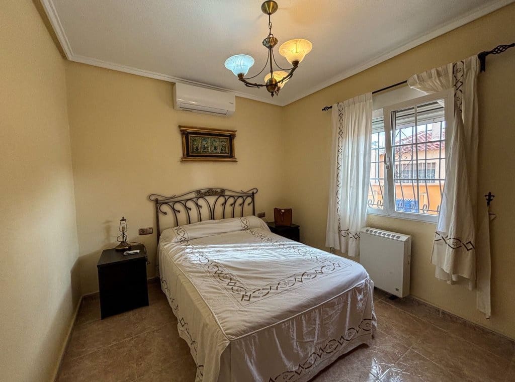 5 bedroom Villa for rent in Ciudad Quesada with pool - € 1,700 (Ref: 9041874)