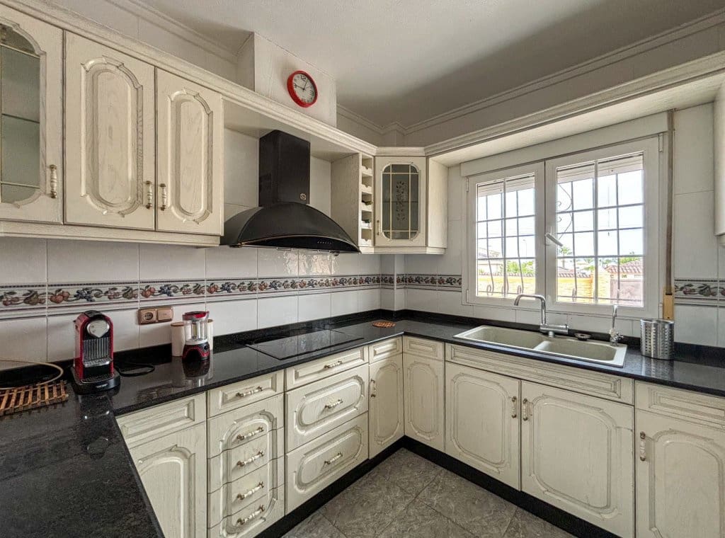 5 bedroom Villa for rent in Ciudad Quesada with pool - € 1,700 (Ref: 9041874)
