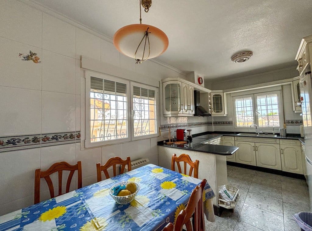 5 bedroom Villa for rent in Ciudad Quesada with pool - € 1,700 (Ref: 9041874)