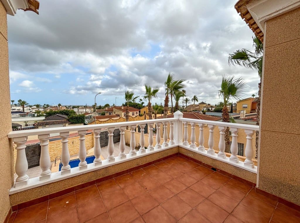 5 bedroom Villa for rent in Ciudad Quesada with pool - € 1,700 (Ref: 9041874)