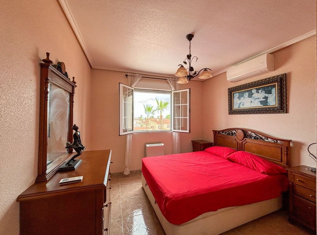5 bedroom Villa for rent in Ciudad Quesada with pool - € 1,700 (Ref: 9041874)