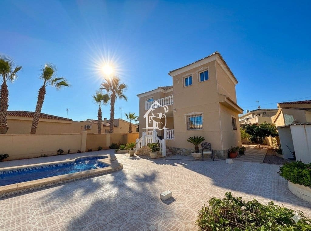 5 bedroom Villa for rent in Ciudad Quesada with pool - € 1,700 (Ref: 9041874)