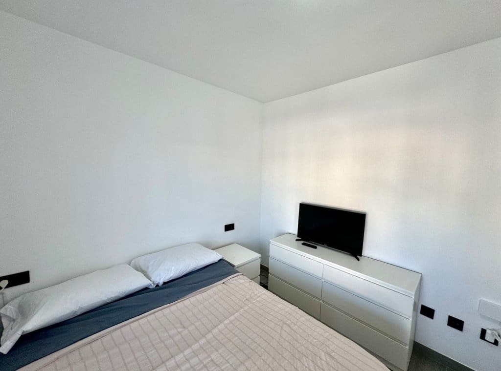 3 soverom Villa til leie i Torrevieja med svømmebasseng - € 1 400 (Ref: 9050540)