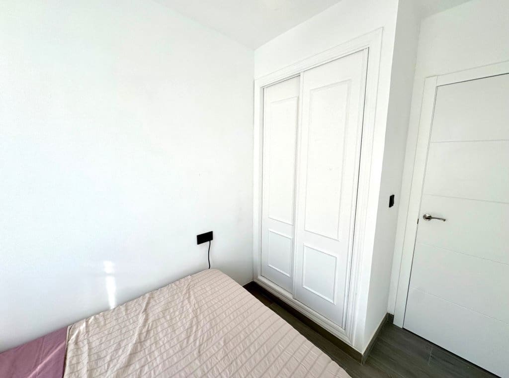 3 soverom Villa til leie i Torrevieja med svømmebasseng - € 1 400 (Ref: 9050540)