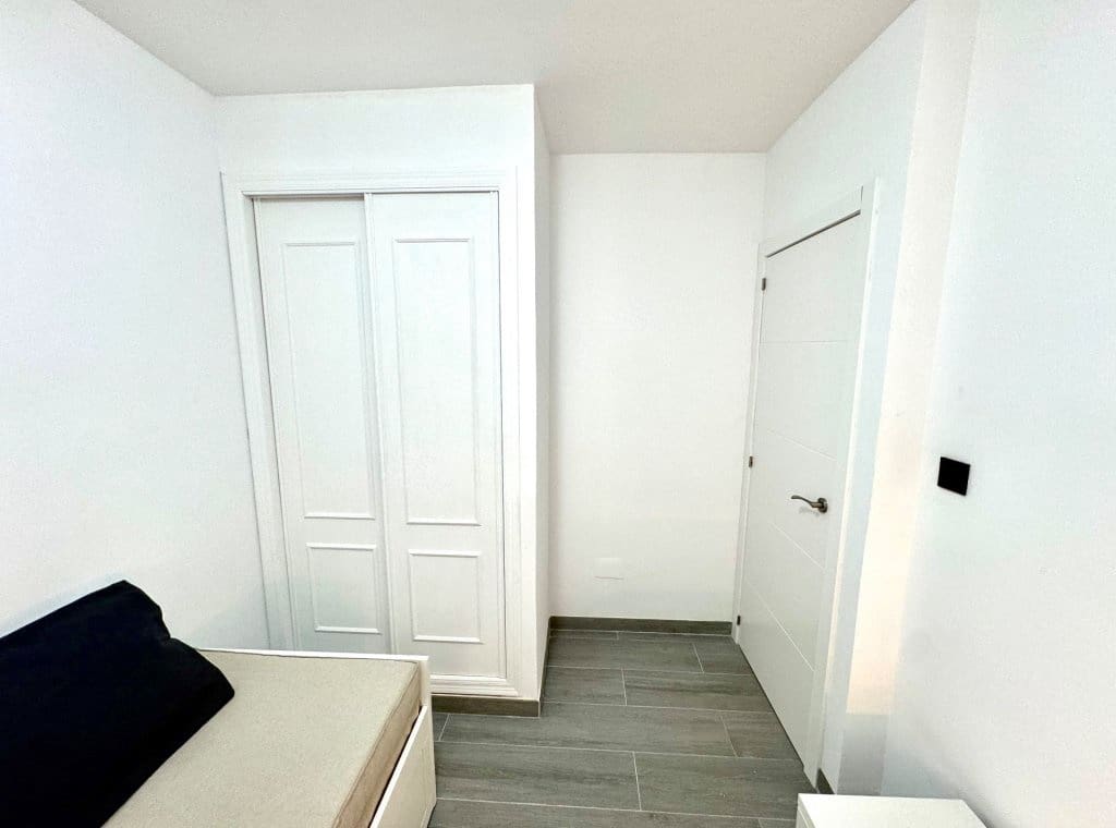 3 soverom Villa til leie i Torrevieja med svømmebasseng - € 1 400 (Ref: 9050540)