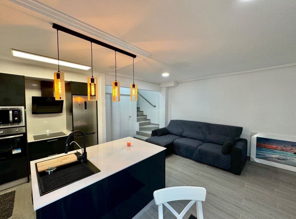 3 soverom Villa til leie i Torrevieja med svømmebasseng - € 1 400 (Ref: 9050540)