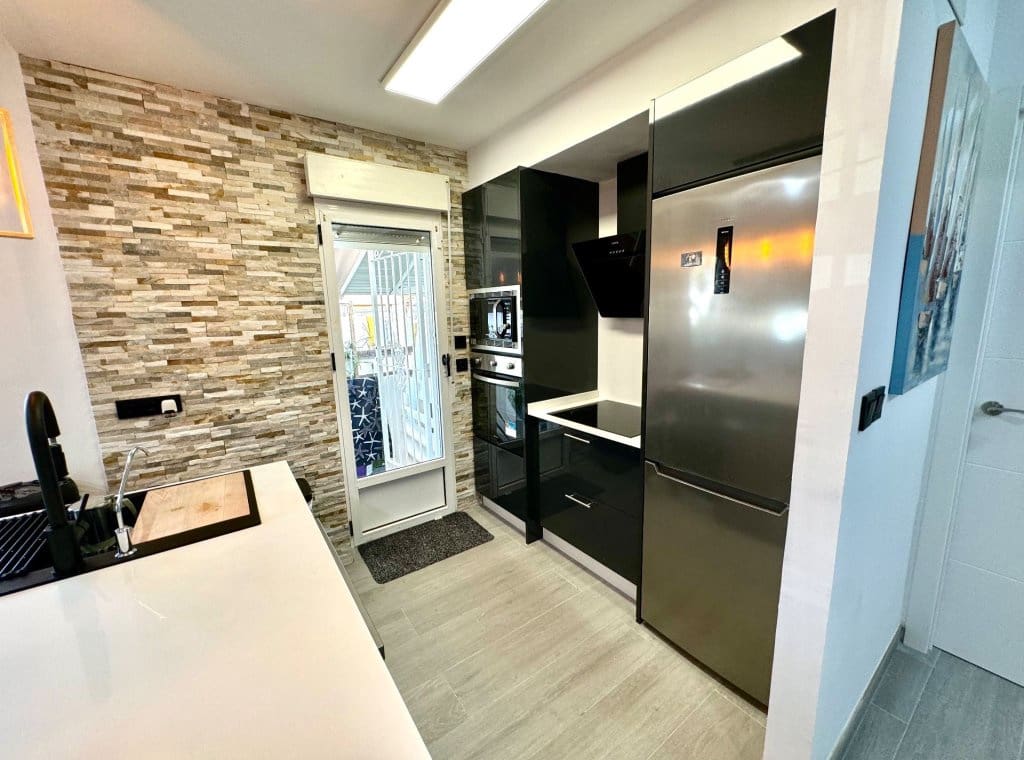 3 soverom Villa til leie i Torrevieja med svømmebasseng - € 1 400 (Ref: 9050540)