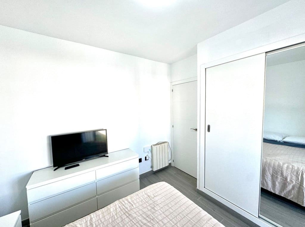 3 soverom Villa til leie i Torrevieja med svømmebasseng - € 1 400 (Ref: 9050540)