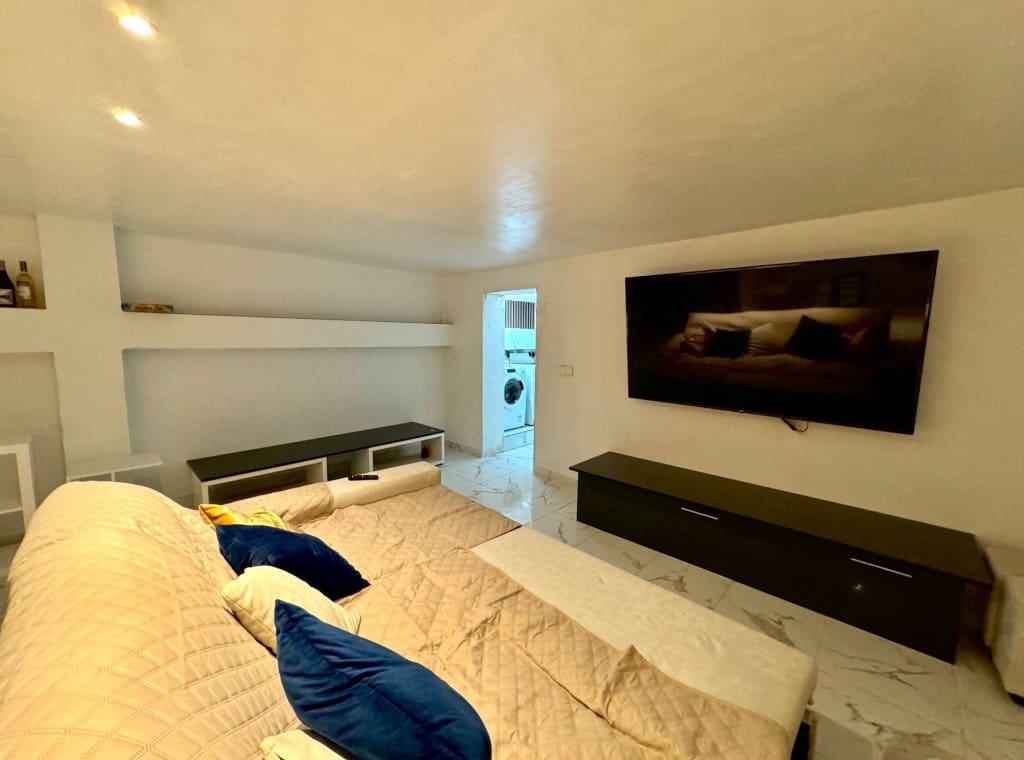 3 soverom Villa til leie i Torrevieja med svømmebasseng - € 1 400 (Ref: 9050540)