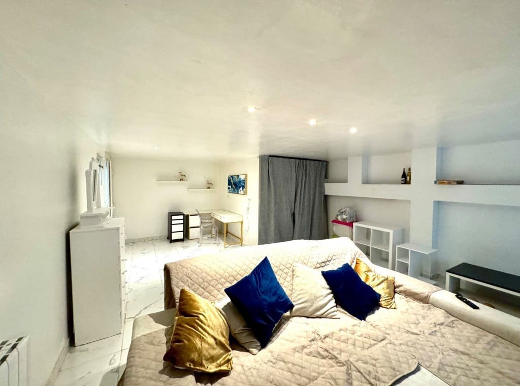 3 soverom Villa til leie i Torrevieja med svømmebasseng - € 1 400 (Ref: 9050540)