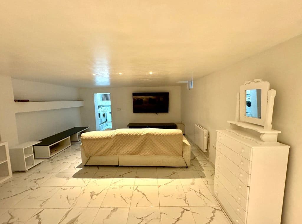 3 soverom Villa til leie i Torrevieja med svømmebasseng - € 1 400 (Ref: 9050540)