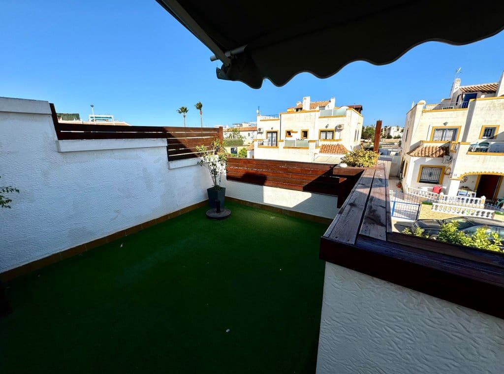 3 soverom Villa til leie i Torrevieja med svømmebasseng - € 1 400 (Ref: 9050540)