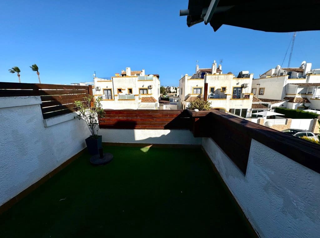 3 soverom Villa til leie i Torrevieja med svømmebasseng - € 1 400 (Ref: 9050540)