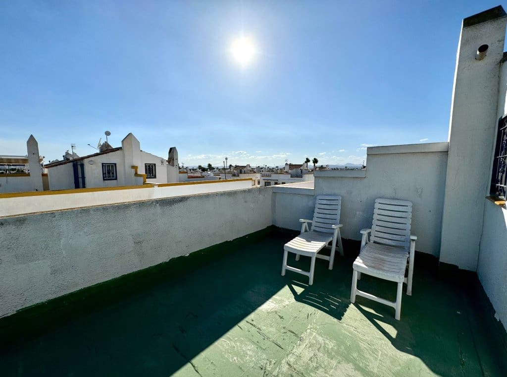 3 soverom Villa til leie i Torrevieja med svømmebasseng - € 1 400 (Ref: 9050540)
